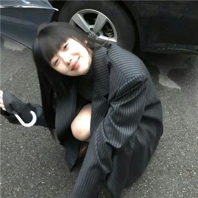 街上流行红裙子